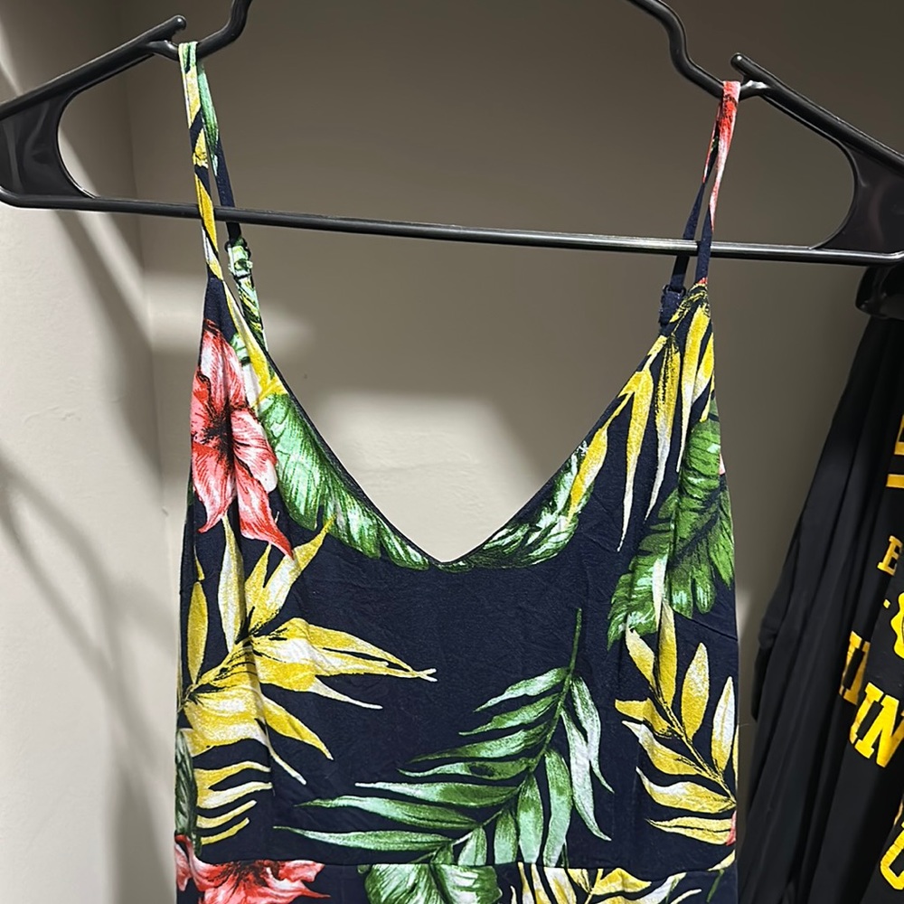 Blue and floral strapped dress with v-neck and adjustable straps. Mini length